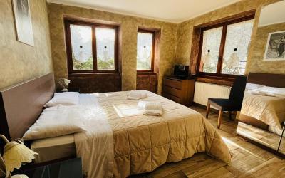 Camera Quadrupla Superior