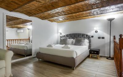 Camera Tripla Superior