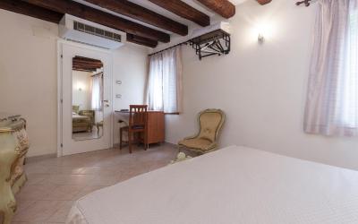 Camera Matrimoniale con Vista Giardino