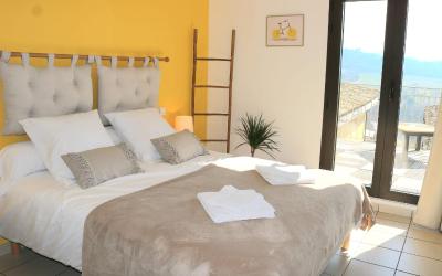 Chambre Lit Queen-Size avec Balcon Chambre Lit Queen-Size avec Balcon