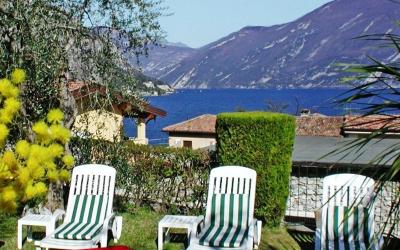 Camera Matrimoniale/Doppia con Letti Singoli con Vista Lago Parziale