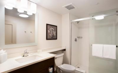 One-Bedroom Queen Suite