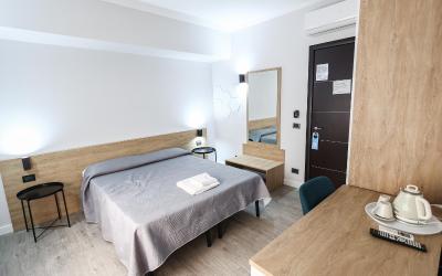 Camera Basic Matrimoniale/Doppia con Letti Singoli