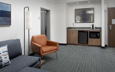 1 Bedroom 2 room Suite, 1 King, Sofa bed, Balcony