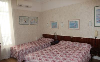 Chambre Triple avec Salle de Bains Privative Chambre Triple avec Salle de Bains Privative
