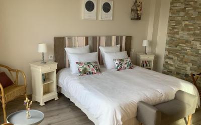 Chambre Lit King-Size - Vue sur Piscine 