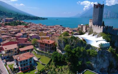 Garden-Front Apartment with Lake View