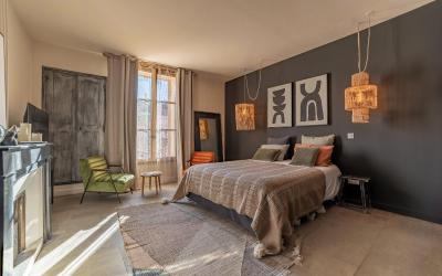 Suite Lit Queen-Size Deluxe Suite Lit Queen-Size Deluxe