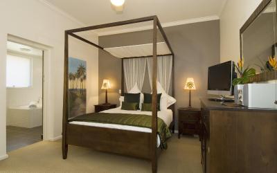Deluxe Suite with Spa Bath