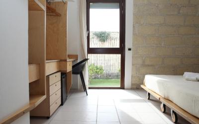 Camera Matrimoniale con Vista Giardino