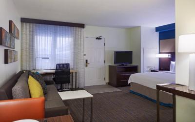 Queen Studio with Sofa bed and Courtyard view