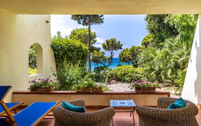 Camera Matrimoniale Giardino con Vista Mare e Patio - Piano Terra