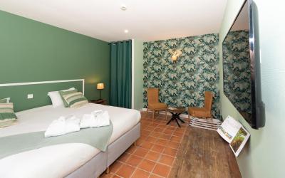 Chambre Double ou Lits Jumeaux avec Bain u00e0 Remous Chambre Double ou Lits Jumeaux avec Bain u00e0 Remous