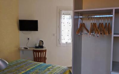 Petite Chambre Double avec Climatisation et Terrasse Petite Chambre Double avec Climatisation et Terrasse