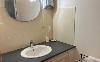 Chambre Familiale avec Douche 