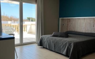 Camera Tripla con Vista Mare Laterale