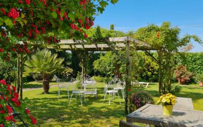 Camera Matrimoniale con Vista Giardino