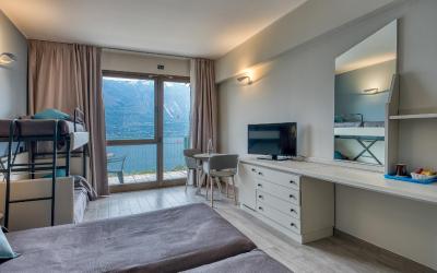 Camera Tripla Deluxe con Vista Lago