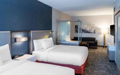 Suite with Queen, Trundle bed