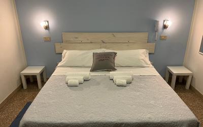 Camera Matrimoniale/Doppia con Letti Singoli con Bagno