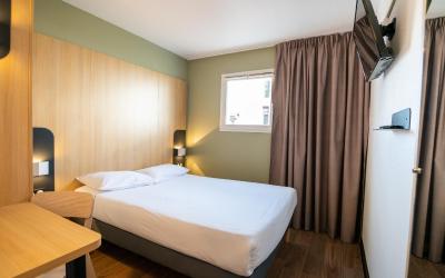 Chambre Double (1-2 Adultes) Chambre Double (1-2 Adultes)