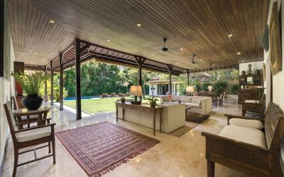 Vila Royal 4 Kamar Tidur dengan Kolam Renang Pribadi