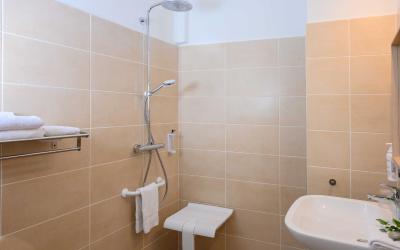 Chambre Double ou Lits Jumeaux - Accessible aux Personnes u00e0 Mobilitu00e9 Ru00e9duite