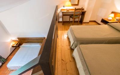 Camera Quadrupla Economy