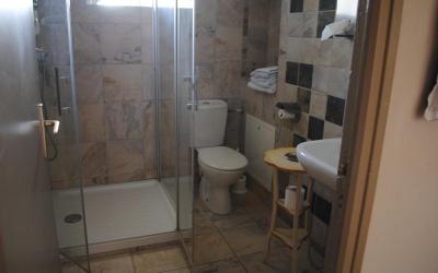 Chambre Familiale avec Douche 