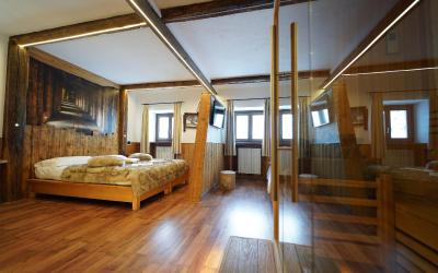 Camera Tripla Superior