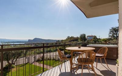 Appartamento Deluxe con 2 Camere da Letto, Jacuzzi e Vista Lago