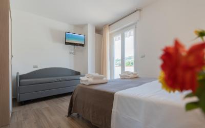 Camera Tripla Deluxe 