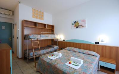 Camera Matrimoniale con Balcone e Vista Mare