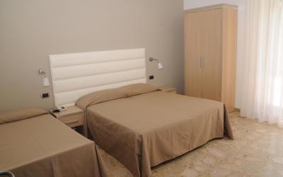 Camera Matrimoniale/Doppia con Letti Singoli con Bagno