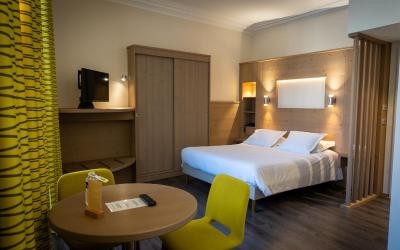 Chambre Double Supu00e9rieure avec Canapu00e9 et Vue Chambre Double Supu00e9rieure avec Canapu00e9 et Vue