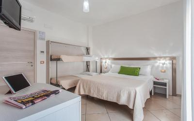 Camera Quadrupla Standard 