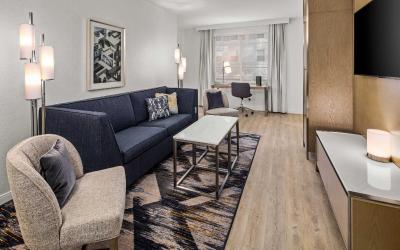 Deluxe One-Bedroom King Suite with Sofa Bed - Club Lounge Access