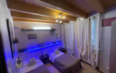 Camera Doppia con Letti Singoli e Bagno in Comune