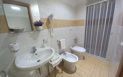 Camera Tripla Deluxe con Vista Mare