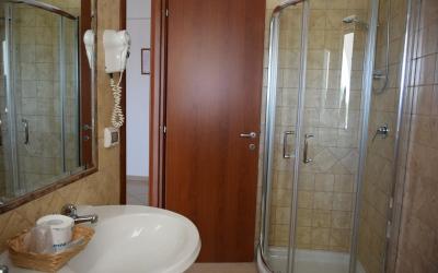 Camera Tripla Standard