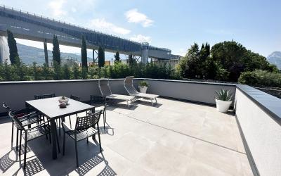 Appartamento con 2 Camere da Letto e Terrazza 