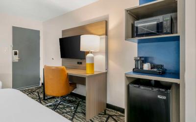 Queen Room with Two Queen Beds and Bath Tub - Mobility Accessible/Non-Smoking