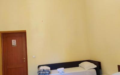 Camera Tripla con Bagno in Comune