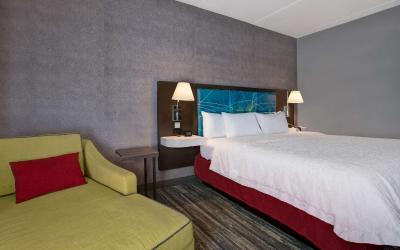 King Room with Accessible Tub - Mobility and Hearing Access/Non-Smoking