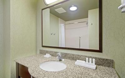 Queen Room - Non-Smoking
