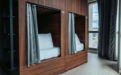 JOST BEDu00a0-u00a0Lit dans Dortoir Mixte de 8u00a0Lits avec Salle de Bains Commune