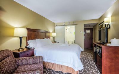 Double Room with Tub - Mobility Accessible/Non-Smoking
