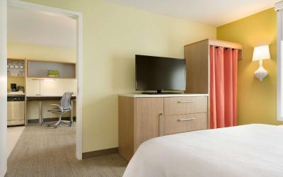 One-Bedroom Queen Suite - Non-Smoking