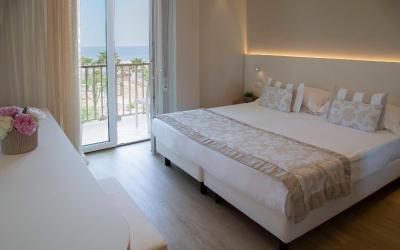 Camera Matrimoniale Superior con Vista Mare Frontale