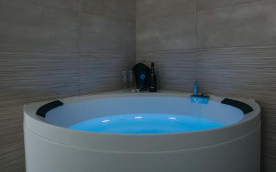 Camera Deluxe Matrimoniale/Doppia con Letti Singoli, con Vasca Idromassaggio